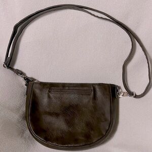 Jewell by Thirty-one bag purse. Faux brown leather with small outside pocket
B